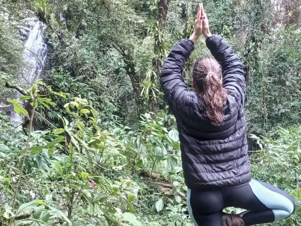 Se reconecte e intesifique sua relação com a natureza! Yoga na Cachoeira Salto do Saci!
