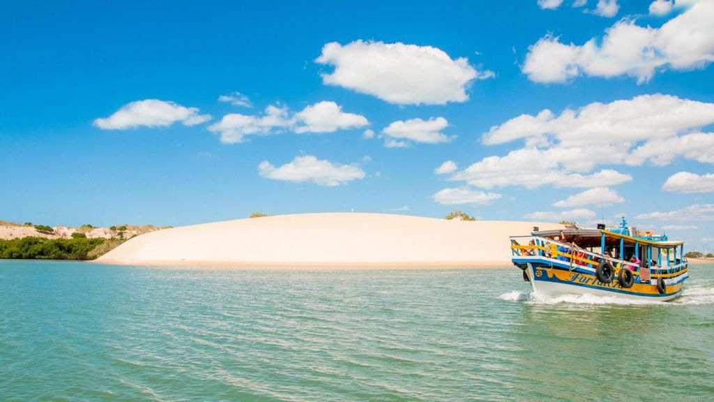 Conheça Galinhos, a Costa Branca do Rio Grande do Norte, de barco!