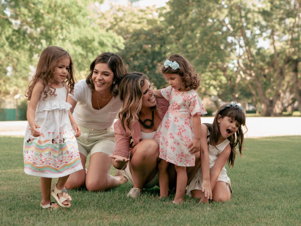 Eu mãe e meu novo mundo - Dando ombro e cuidado para mães que desejam redesenhar sua maternidade de forma autêntica e gentil.