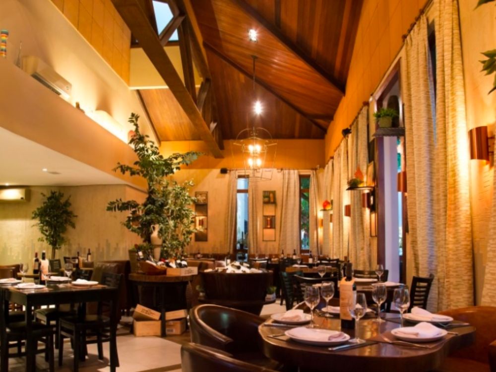 Jantar com carnes nobres no restaurante Cabanã Del Primo
