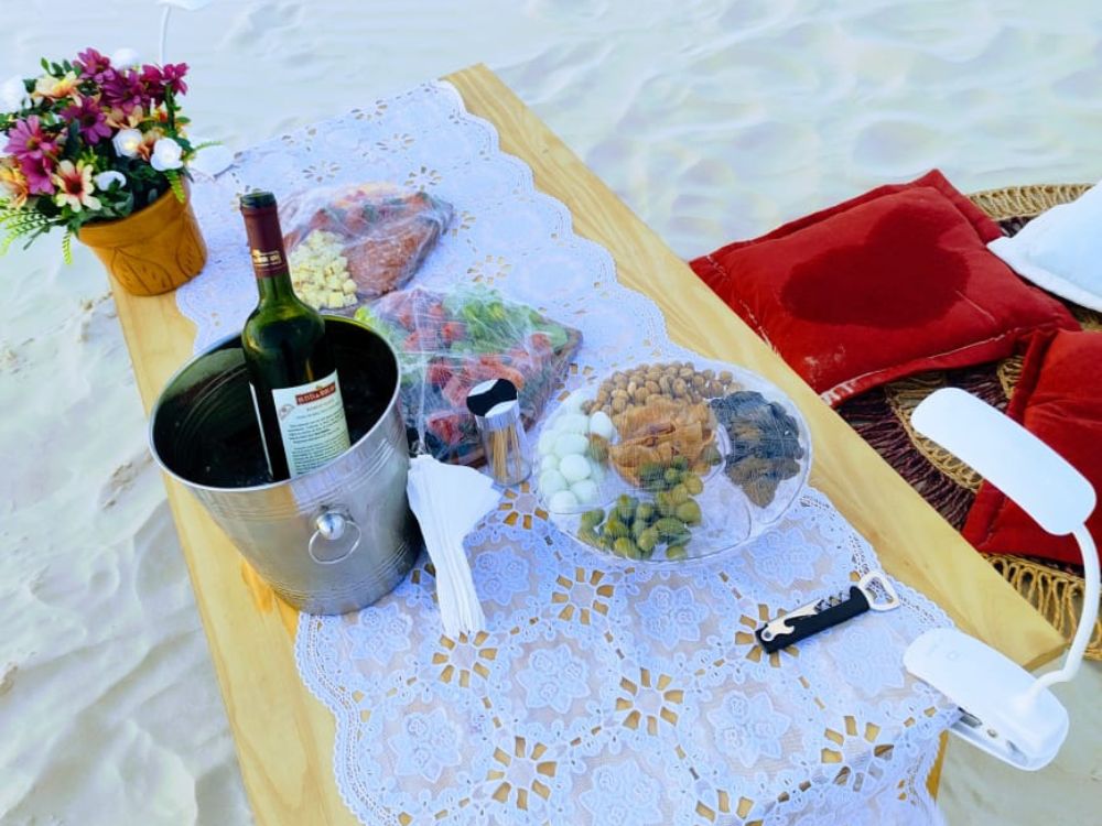 Pôr do Sol com tábua de frios e frisante nos Lençóis Maranhenses - Image 5