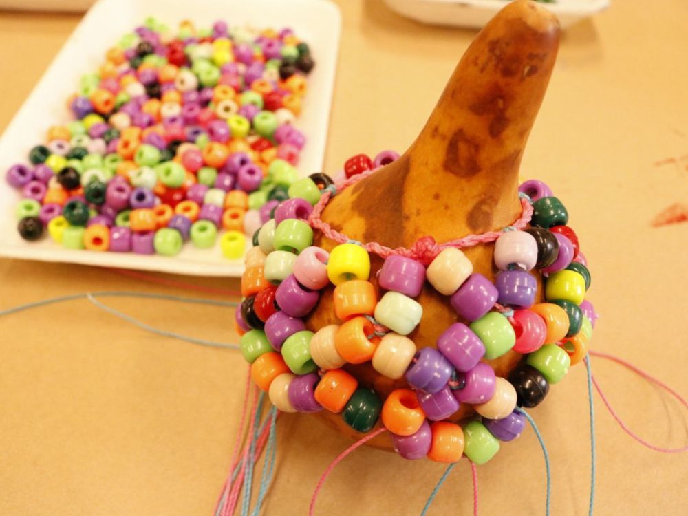 Conexão ancestral através da música: oficina de confecção de mini xequerê - Image 4