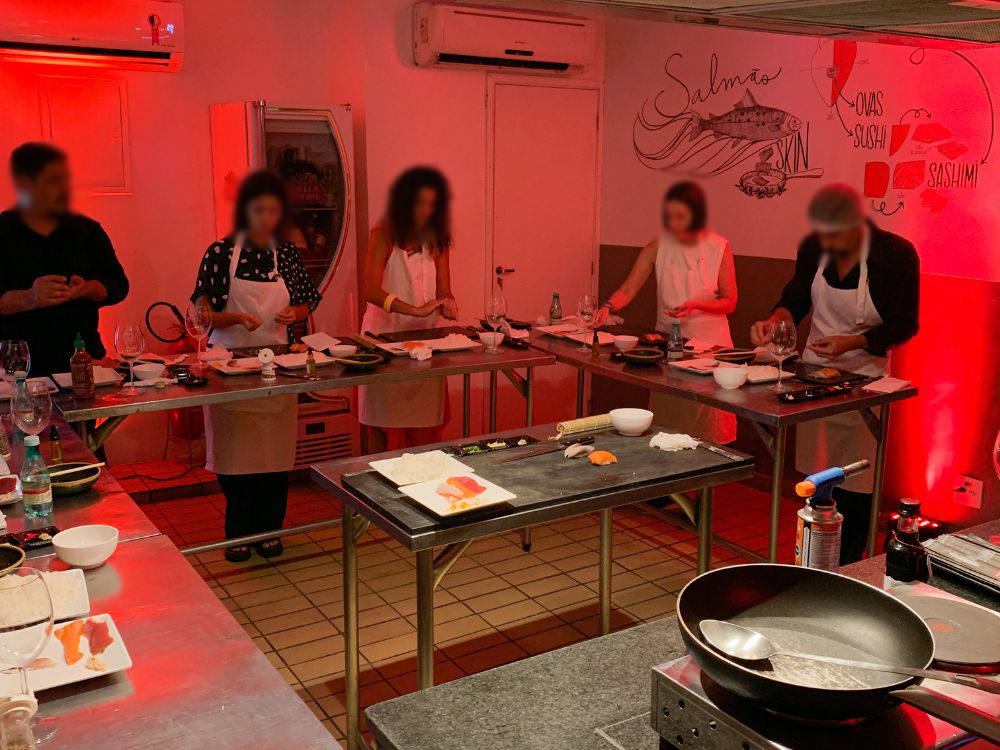 Dia de Sushiman: preparo de sushis com harmonização de vinhos para duas pessoas! - Image 4