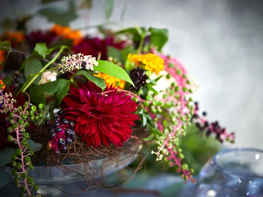 Aprenda a fazer um arranjo floral do zero a partir de 8 pessoas - Image 4