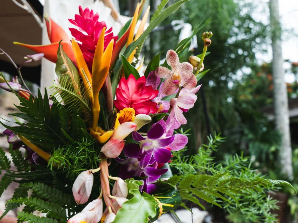 Aprenda a fazer um arranjo floral do zero a partir de 8 pessoas