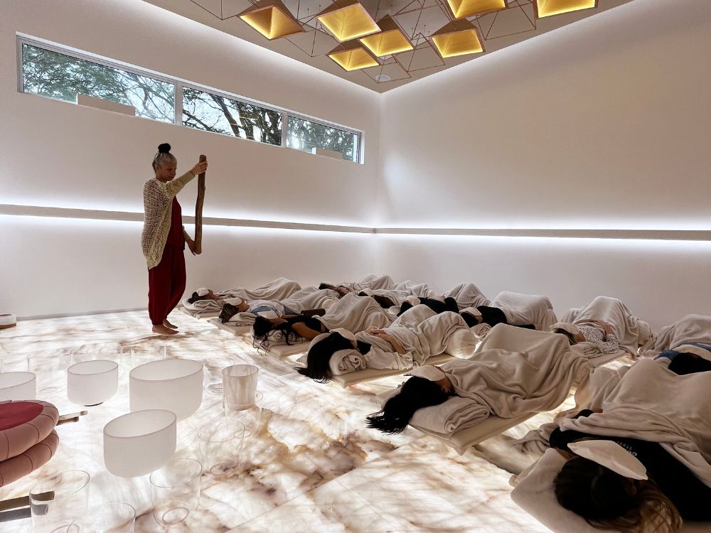 Relaxe em uma sessão de soundhealing + terapia vascular em casal - Image 6