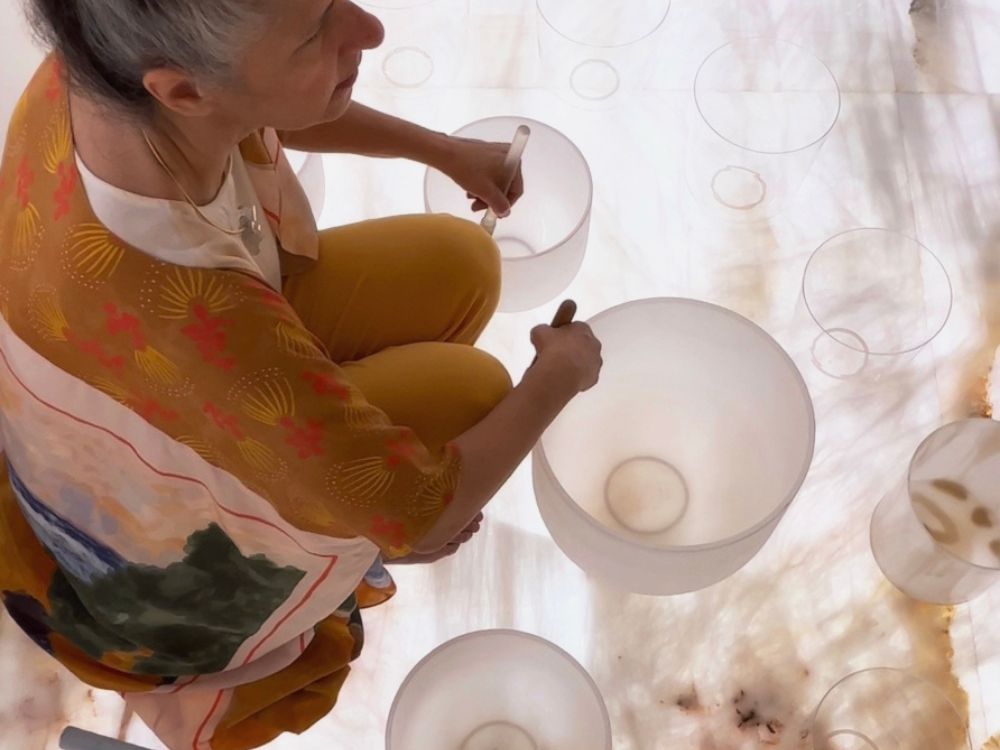 Relaxe em uma sessão de soundhealing + terapia vascular em casal - Image 3