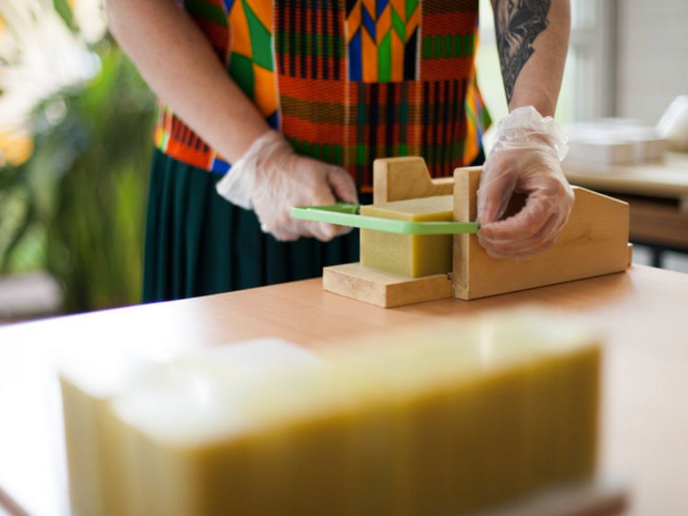 Desvende o Segredo da Saponificação Natural a Frio Em Casal