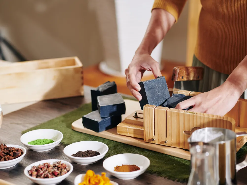 Desvende o Segredo da Saponificação Natural a Frio Em Casal - Image 4