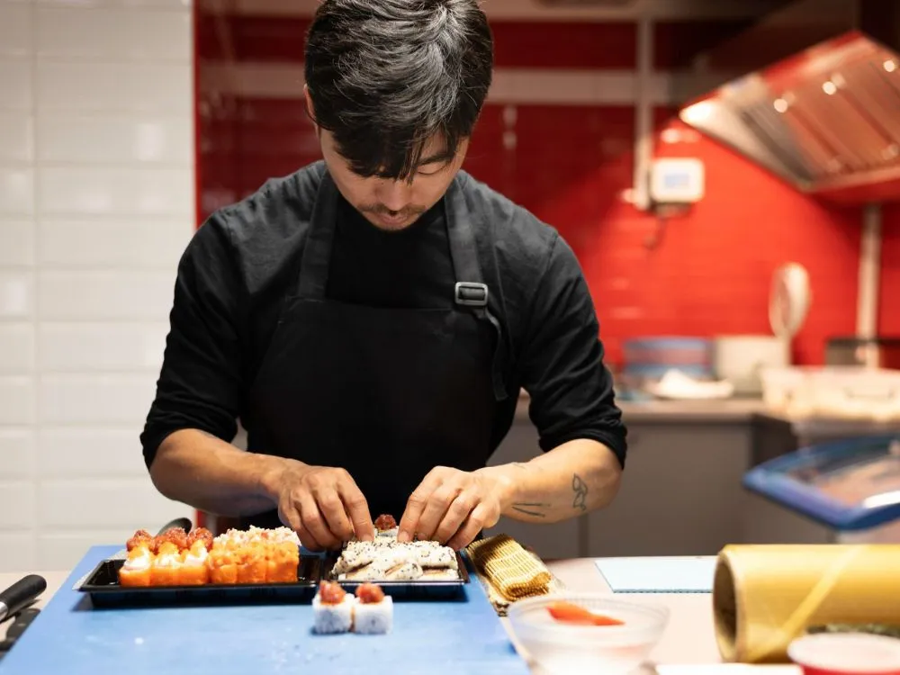 Experiência Exclusiva - Aula de sushi com Harmonização de Cavas - Grupo exclusivo para até 14 pessoas - Image 5