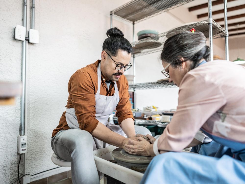 Moldando o Amor: vivência de cerâmica no torno com jantar exclusivo para casais - Image 6