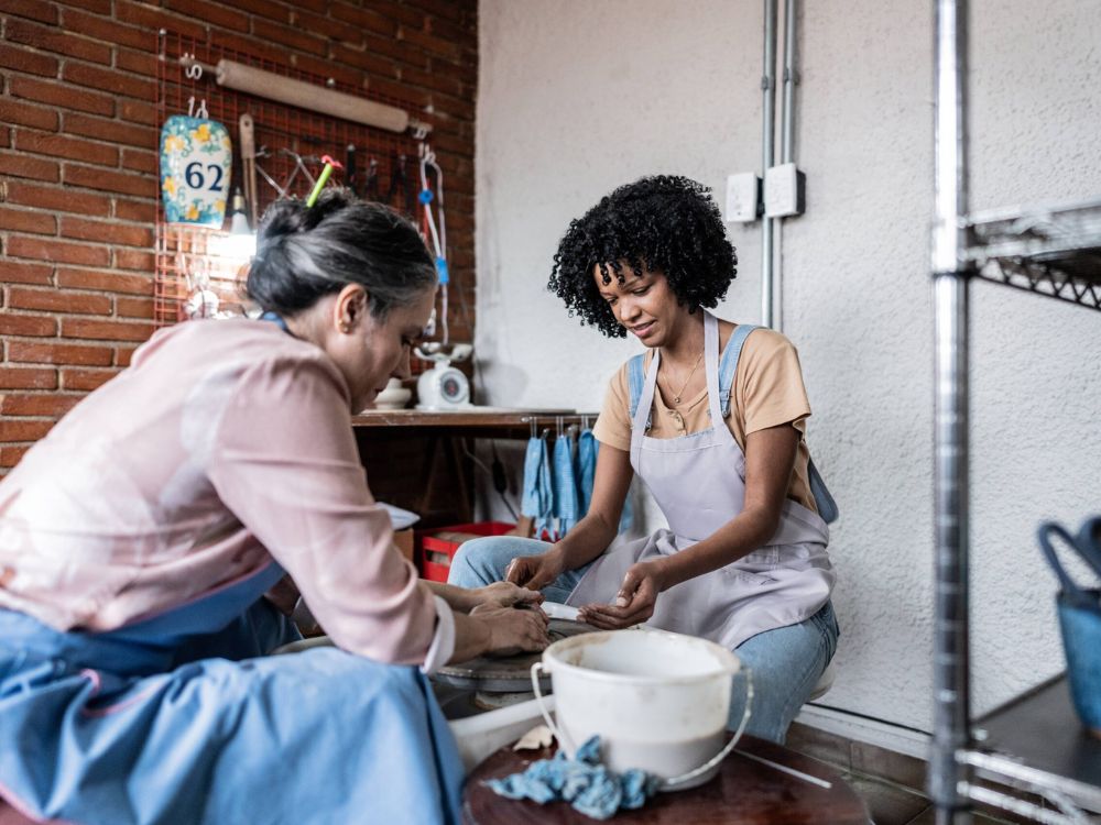 Moldando o Amor: vivência de cerâmica no torno com jantar exclusivo para casais - Image 5