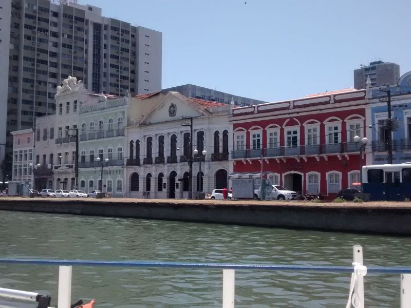 Descubra o Recife Antigo e navegue pelo Rio Capibaribe em um incrível catamarã! - Image 4