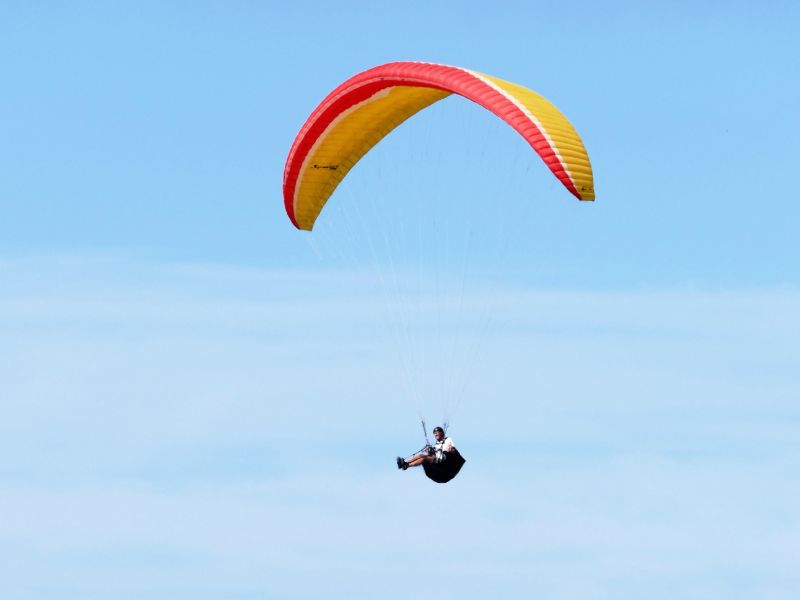 Adrenalina nas Alturas: Voo de Parapente - Image 2