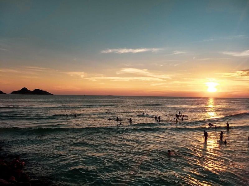 Pôr do Sol Mágico no Arpoador