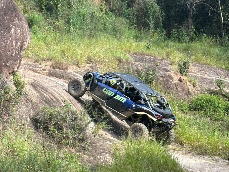 UTV Off-road na Pedra do Coração: Aventura Sobre Quatro Rodas até 3 pessoas - Image 3