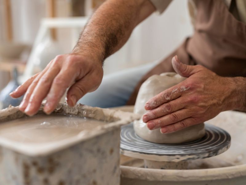 Experiência Modelagem em Cerâmica com Vinho - Grupo exclusivo para até 30 pessoas